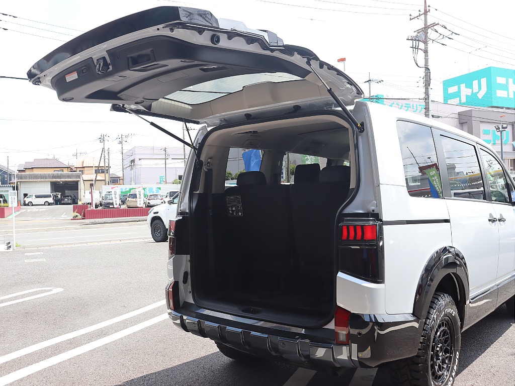 リアゲートも大きく開いて荷物の出し入れラクラク☆
