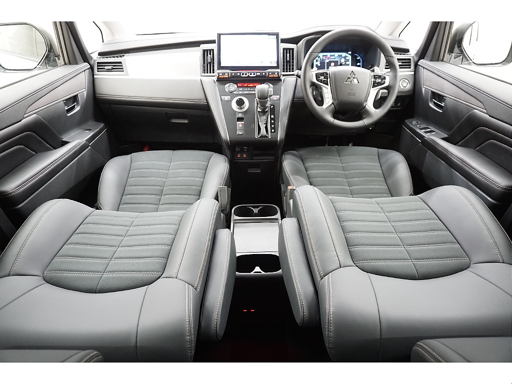 ブラックを基調とした落ち着いた印象のインテリアです♪