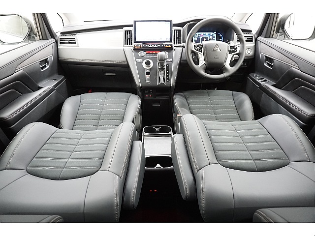 ブラックを基調とした落ち着いた印象のインテリアです♪