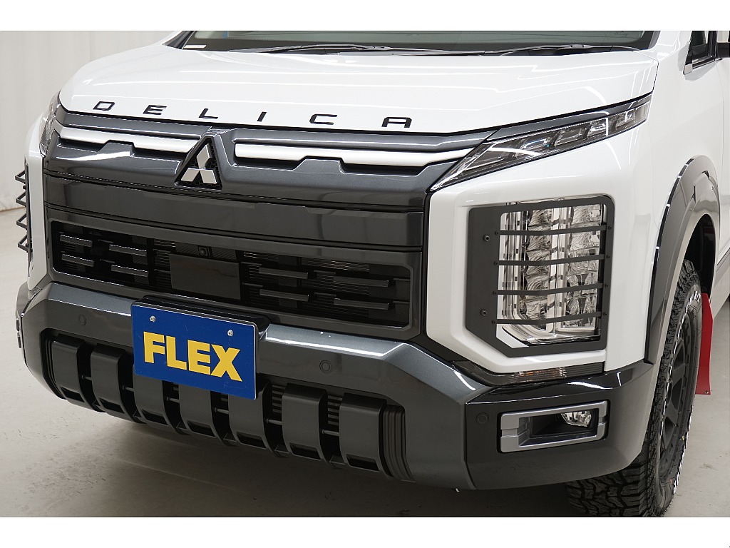 ホワイトダイヤモンド×ブラックマイカ☆マルチＬＥＤヘッドライト☆新型ホイールアーチモール☆リフトＵＰ☆エンジンフードエンブレム☆オリジナルヘッドライトカバー☆オートフラッグス製マッドフラップ☆