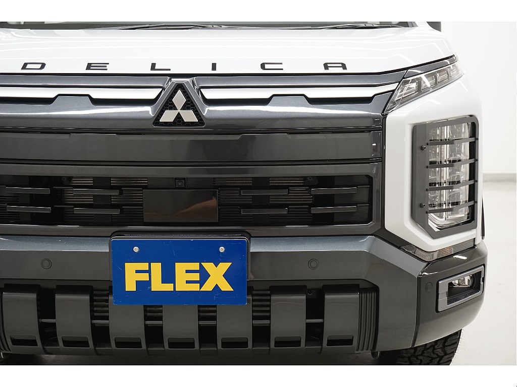 ホワイトダイヤモンド×ブラックマイカ☆マルチＬＥＤヘッドライト☆新型ホイールアーチモール☆リフトＵＰ☆エンジンフードエンブレム☆オリジナルヘッドライトカバー☆オートフラッグス製マッドフラップ☆