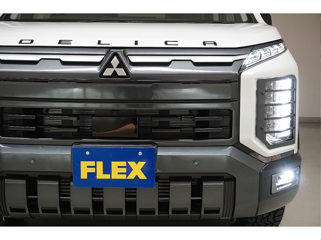 ホワイトダイヤモンド×ブラックマイカ☆マルチＬＥＤヘッドライト☆新型ホイールアーチモール☆リフトＵＰ☆エンジンフードエンブレム☆オリジナルヘッドライトカバー☆オートフラッグス製マッドフラップ☆