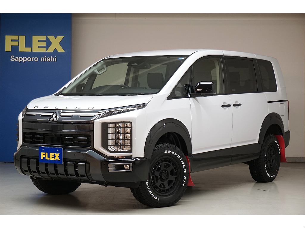 新車☆新型デリカＤ：５☆Ｐグレード☆２２００ＣＣクリーンディーゼル☆ホワイトダイヤモンド×ブラックマイカ☆８人乗り☆