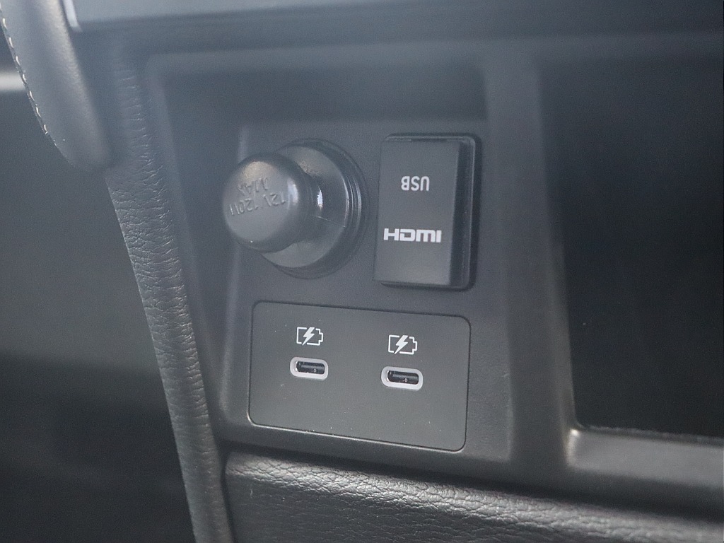 タイプCの充電ポートも2口装備済み！！