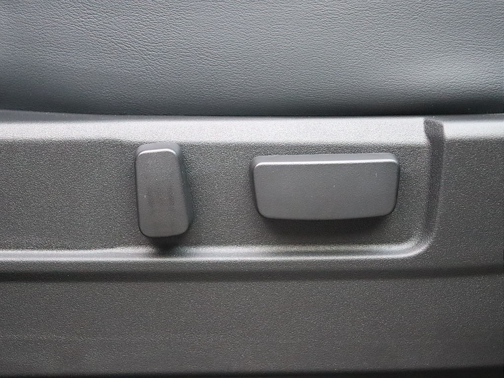 運転席はパワーシート！