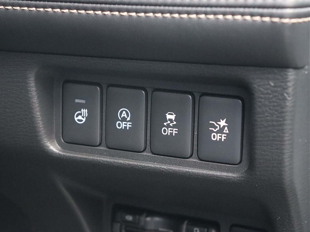 ステアリングヒーターから安全装備までしっかり付いています！