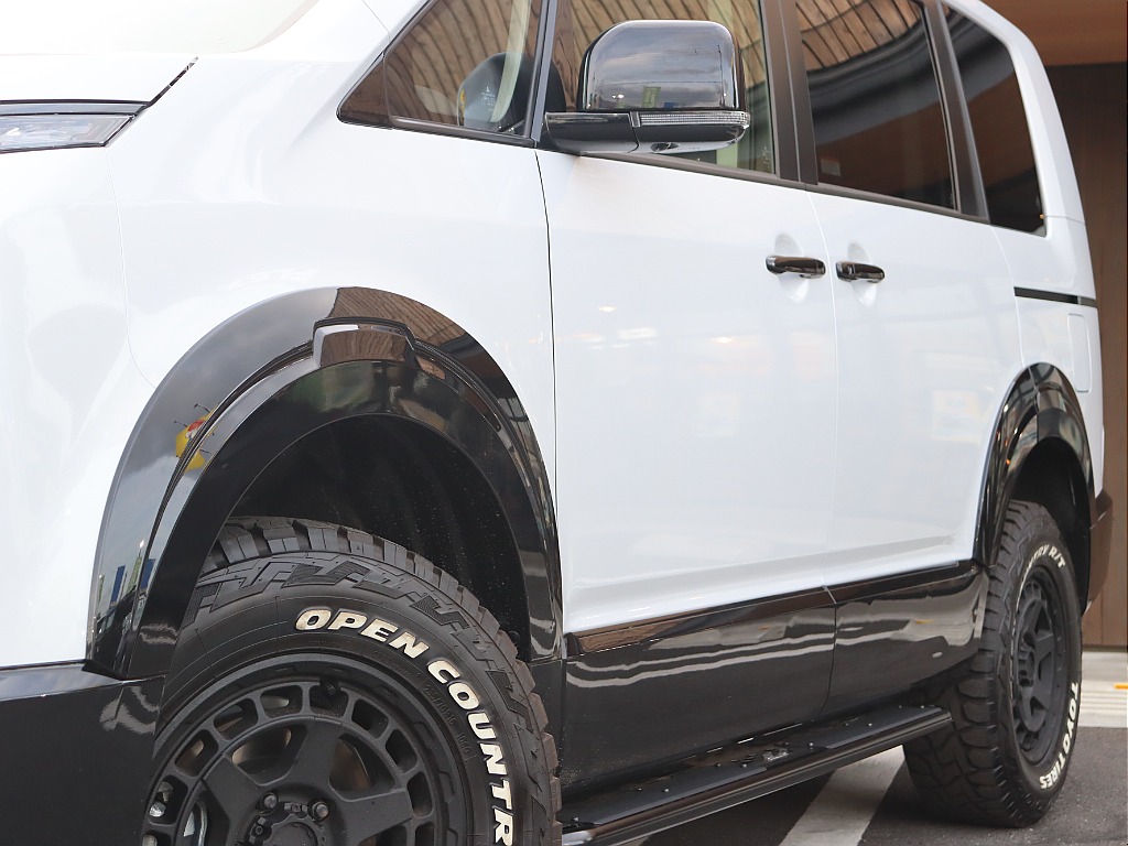 力強い足回りを印象付けるホイールアーチモール！