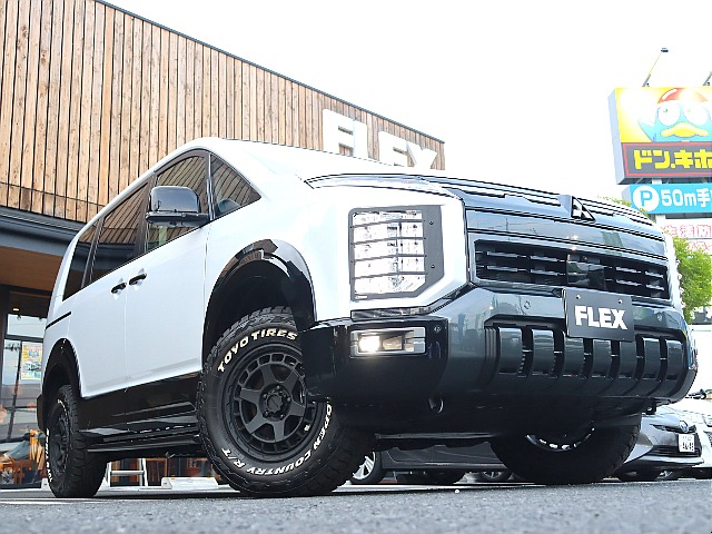 足元にはマッドヴァンスアルミホイールにTOYOオープンカントリータイヤ♪