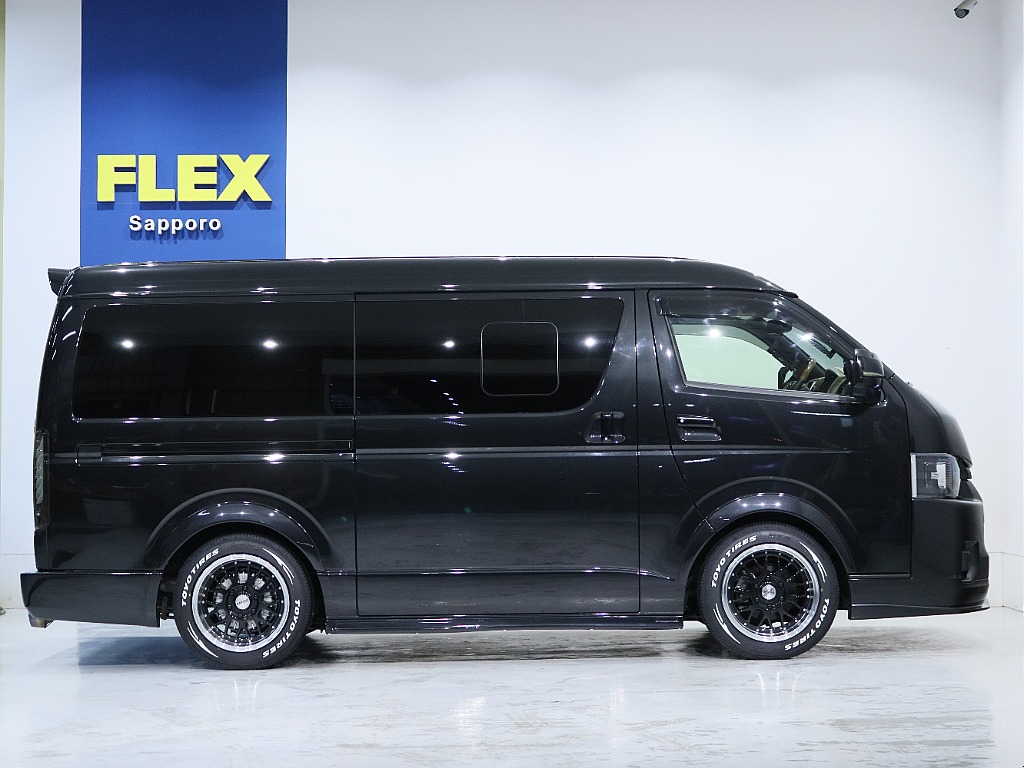 スライドドアには小窓付きです♪