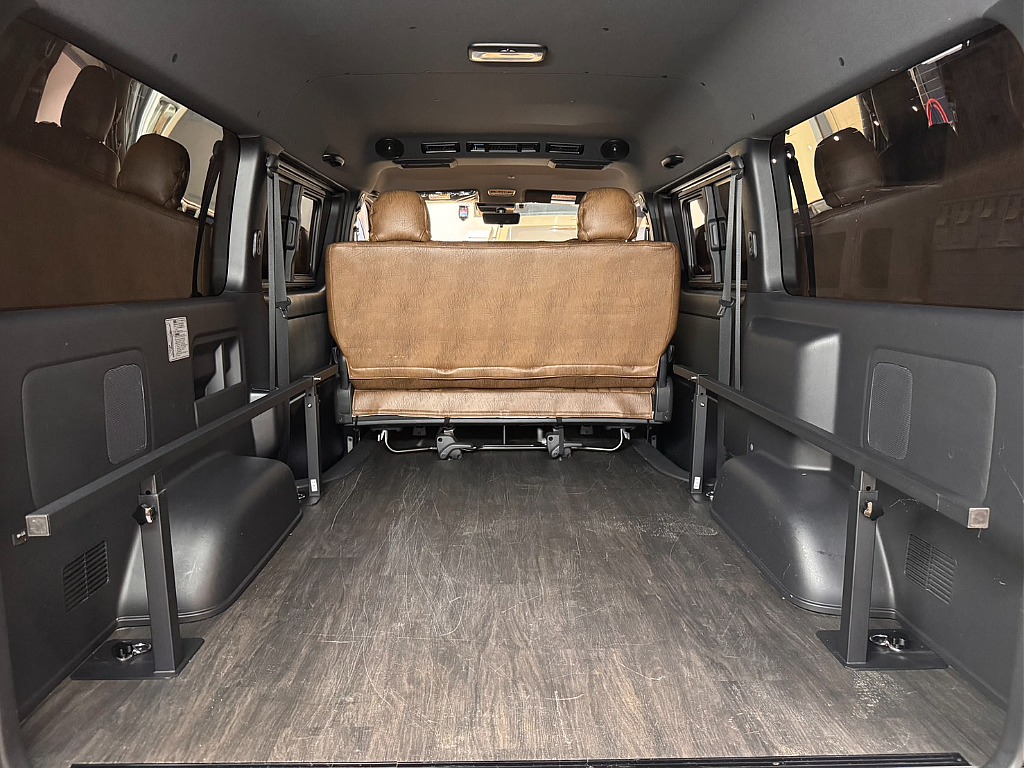 ベッドを外すと広大なラゲッジスペースが広がります♪