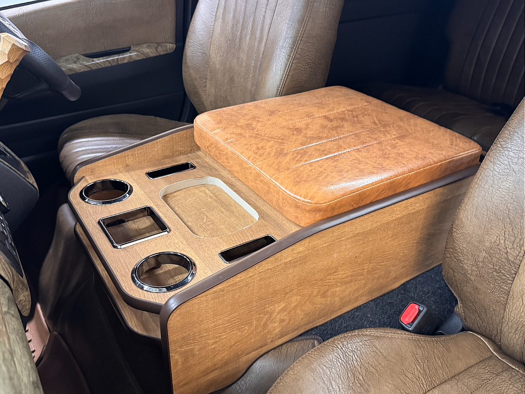 使いやすいコンソールも装備されております♪