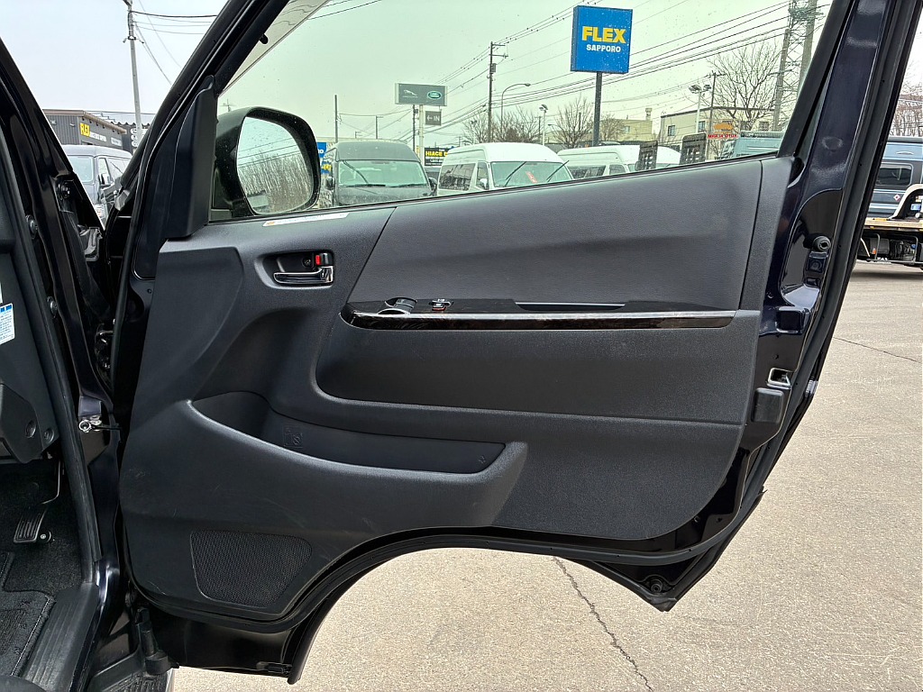 ドアトリムも綺麗です！