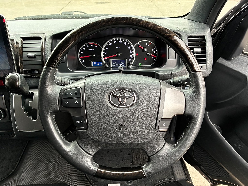 特別仕様車専用本革ステアリング！