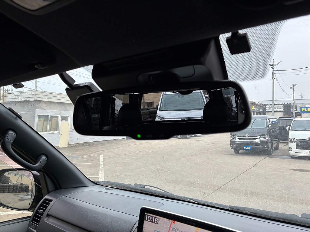 防眩ミラーも付いております！