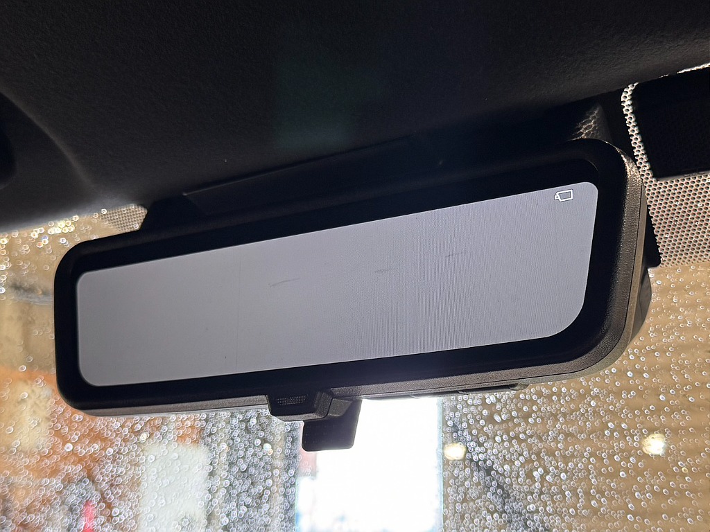 デジタルインナーミラーも付いております！