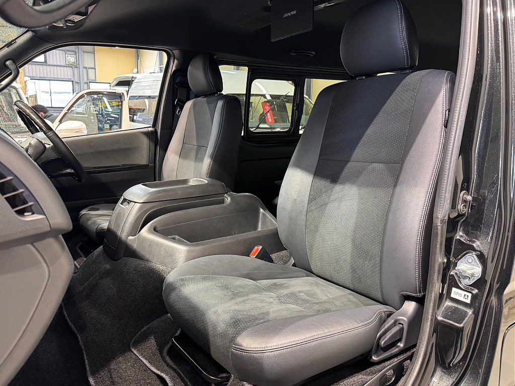 特別仕様車専用ハーフレザーシート！