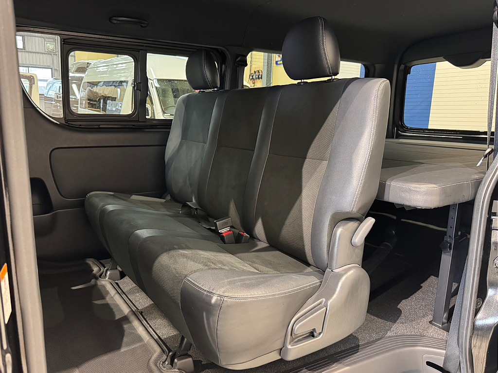 特別仕様車専用ハーフレザーシート！