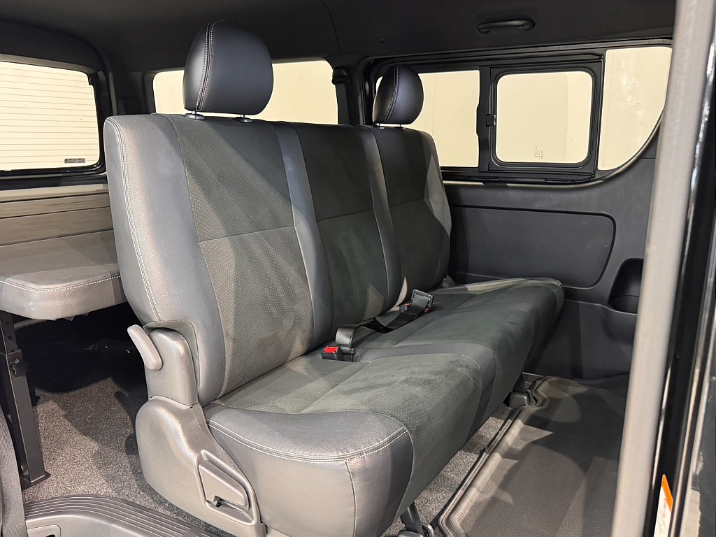 特別仕様車専用ハーフレザーシート！