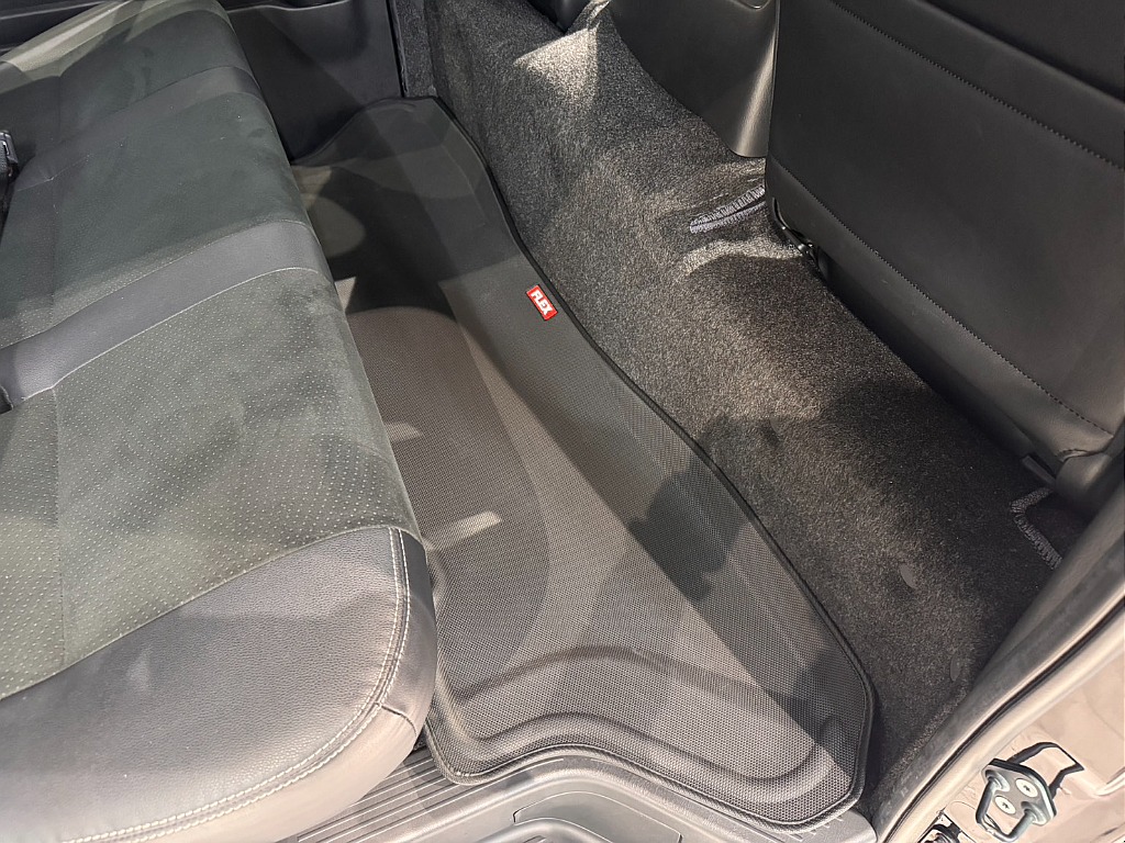 フロアマットも付いております！