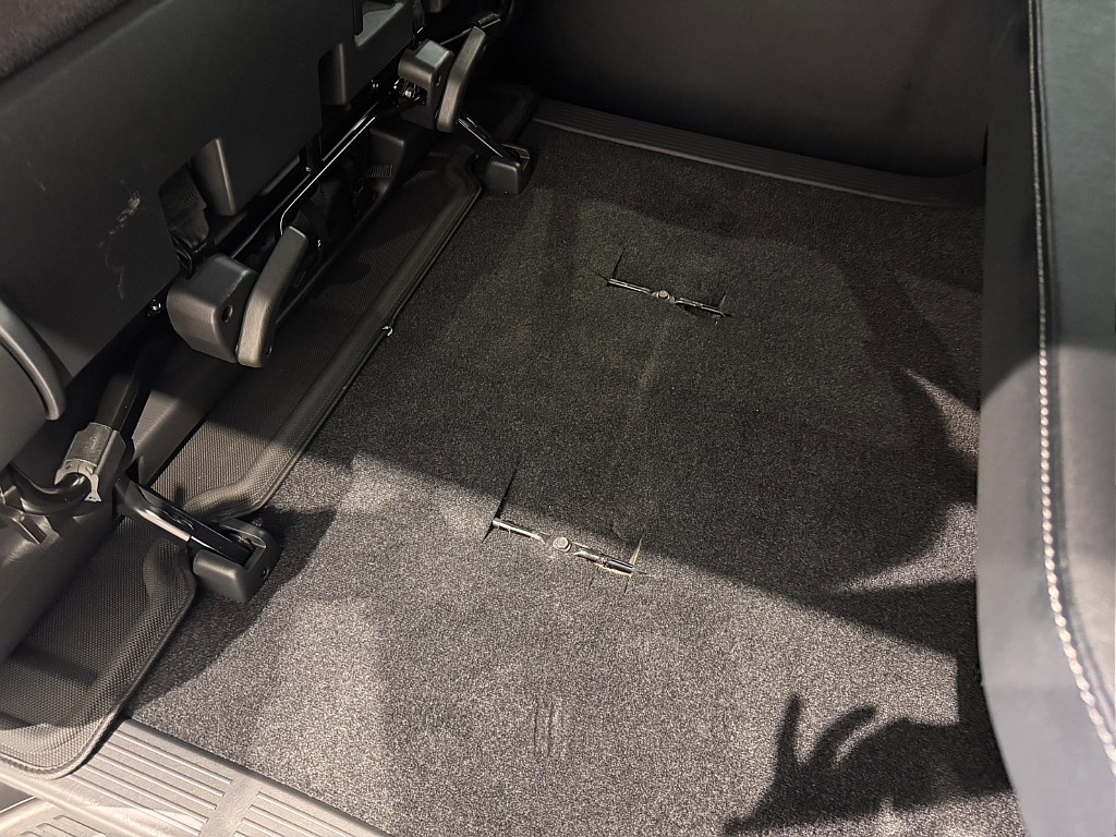 モケット部分もクリーニング済み！