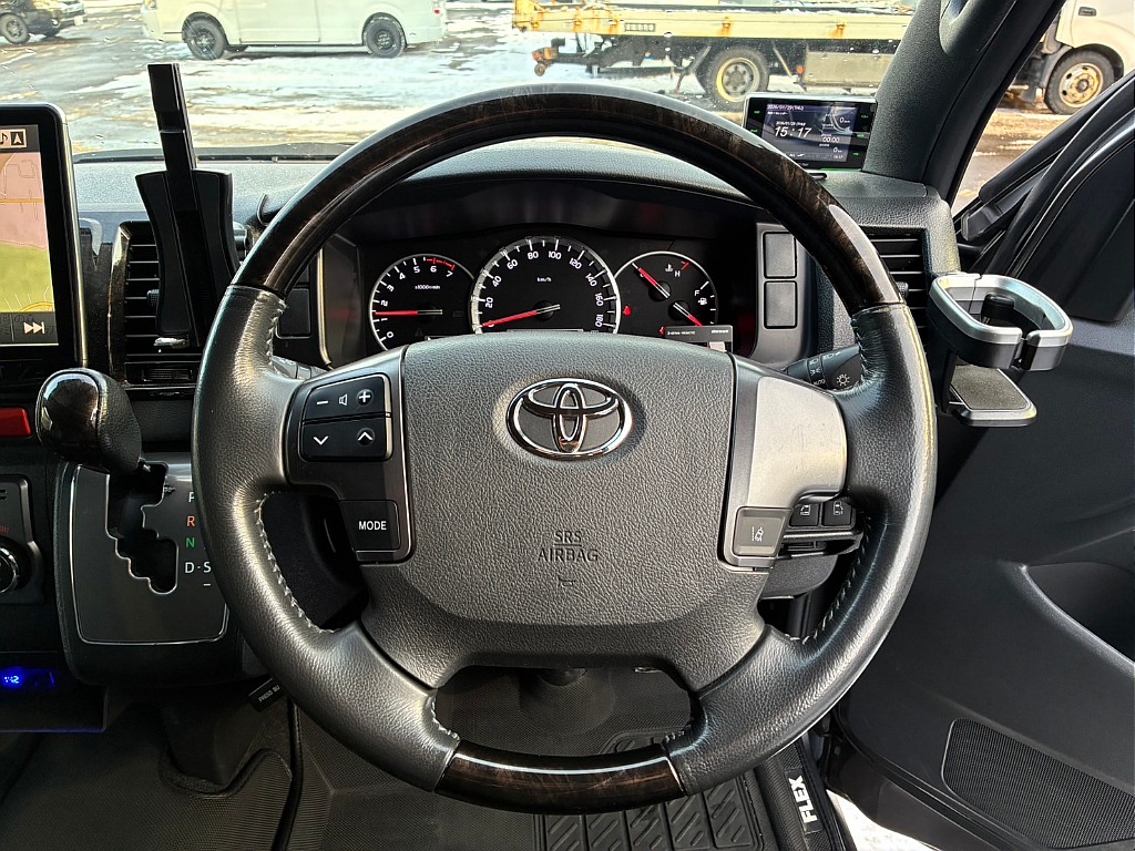 特別仕様車専用本革ステアリング！