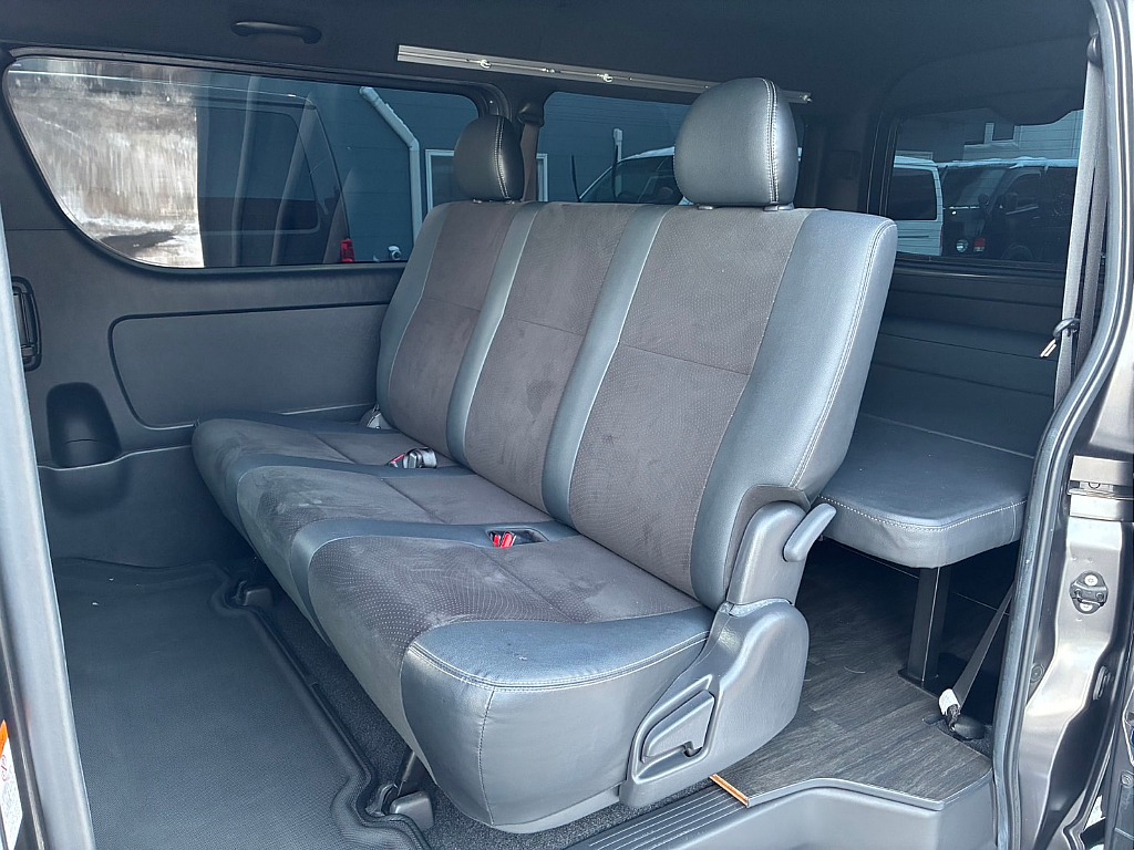 特別仕様車専用ハーフレザーシート！