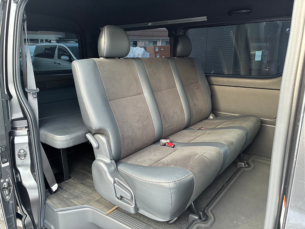 特別仕様車専用ハーフレザーシート！