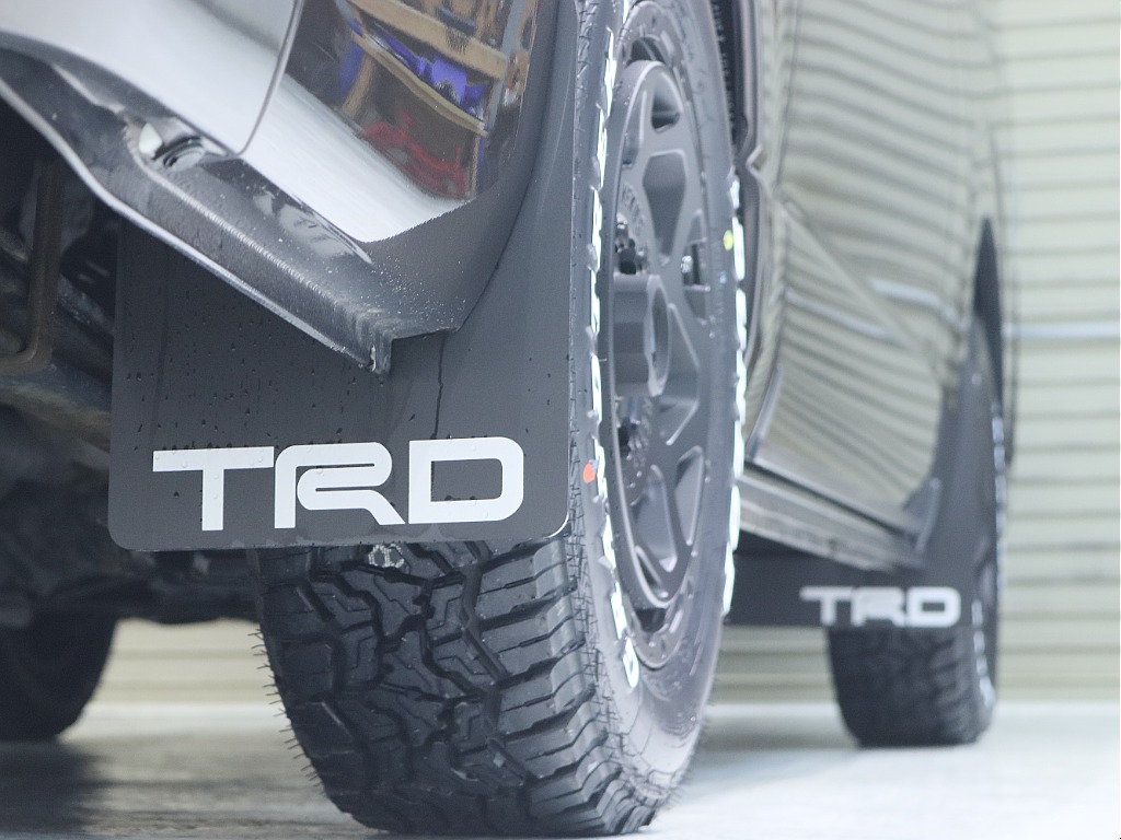 TRDマッドフラップも装備されております！