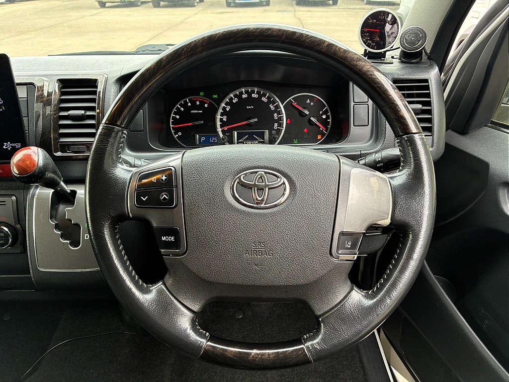 特別仕様車専用本革ステアリング！