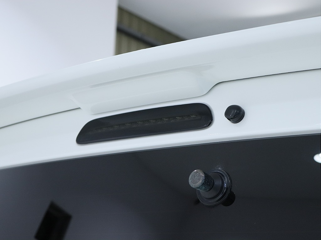 ハイマウントストップランプもスモークに変更！