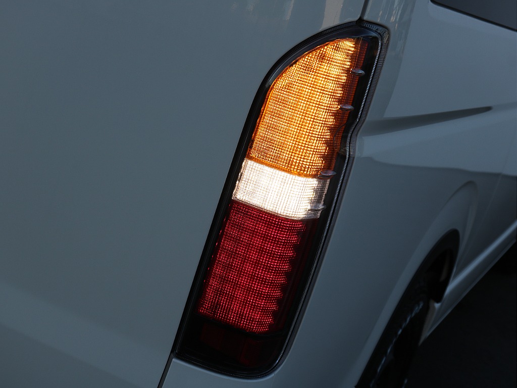 クラシックLEDテールランプバージョンⅡ搭載済み！！ テールをクラシックにすることで車両全体的の統一感も上がりオフロード感がさらにアップ♪