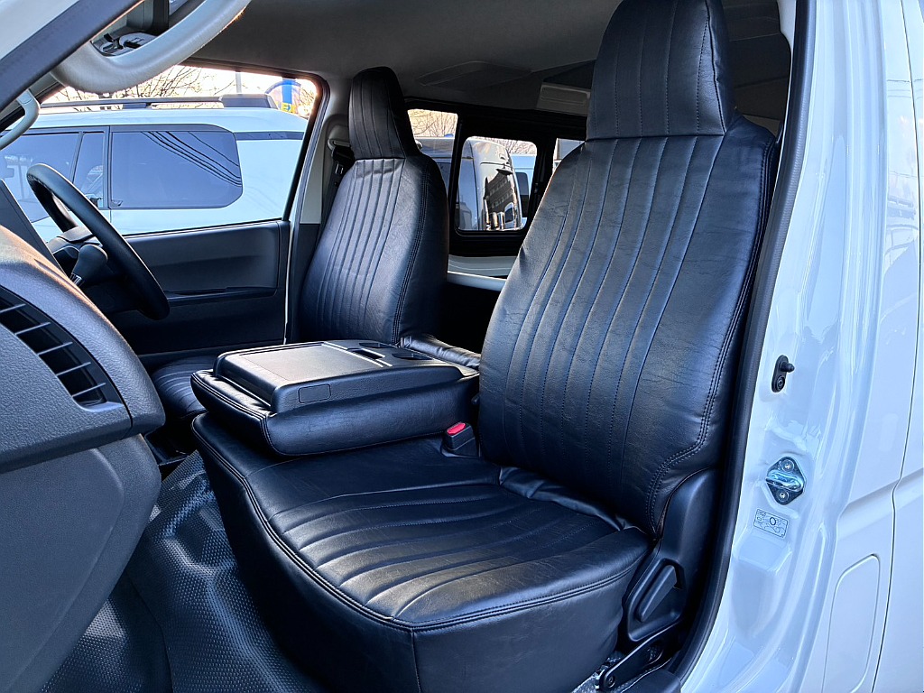 クラシックレザーシートカバー付き！