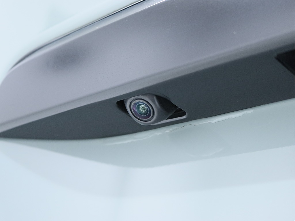 バックカメラもついております！