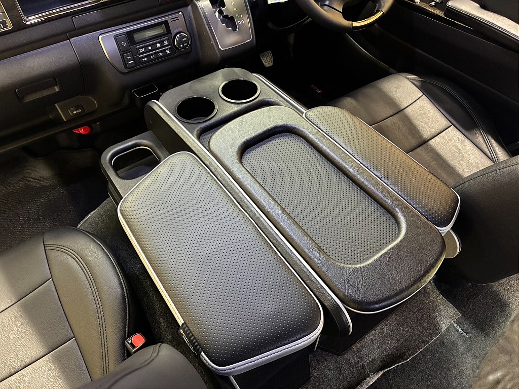 クラフトプラス製コンソールボックスも装備されております！