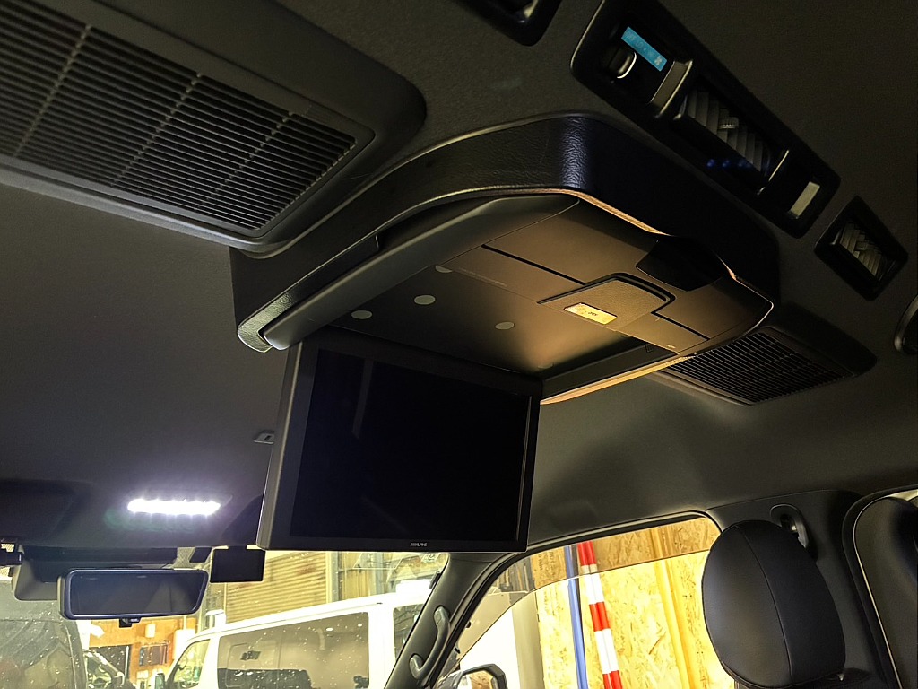 ALPINE12.8inフリップダウンモニター付き！