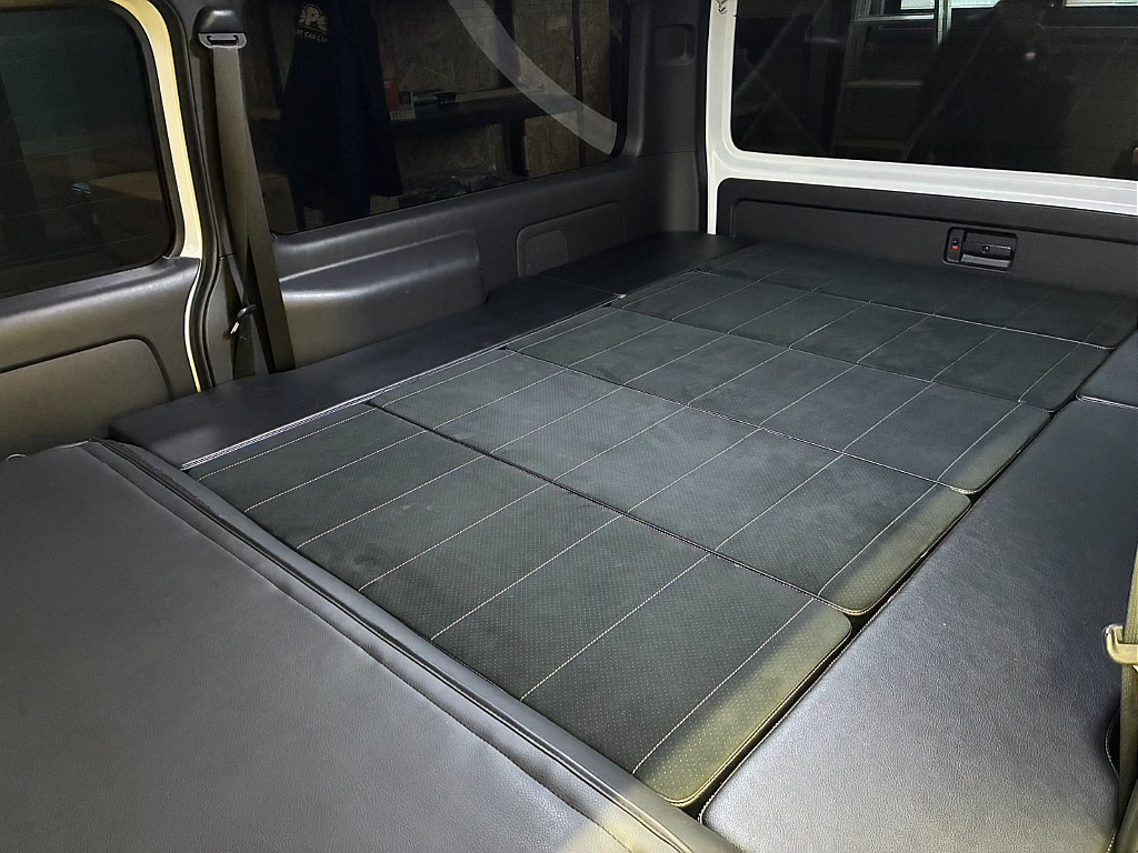 車中泊可能な内装となっております！