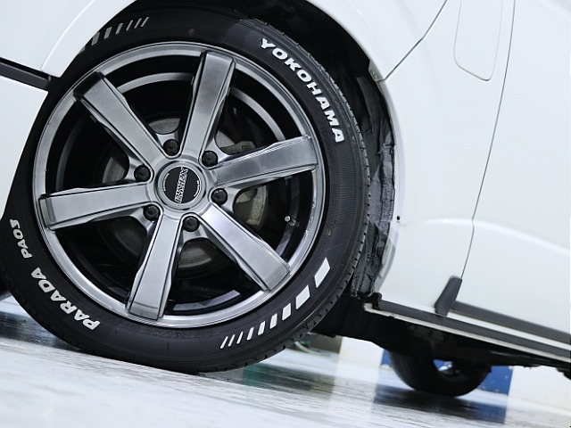 ESSEX　18インチアルミホイール付き！