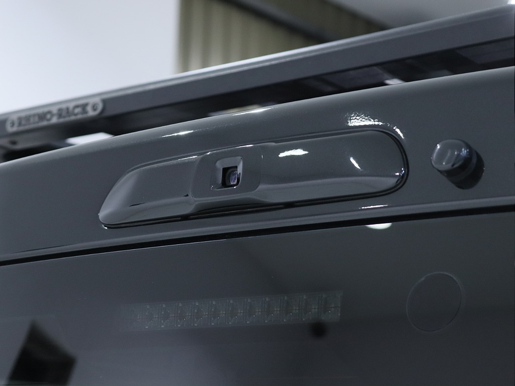 デジタルインナーミラーも装備されております！