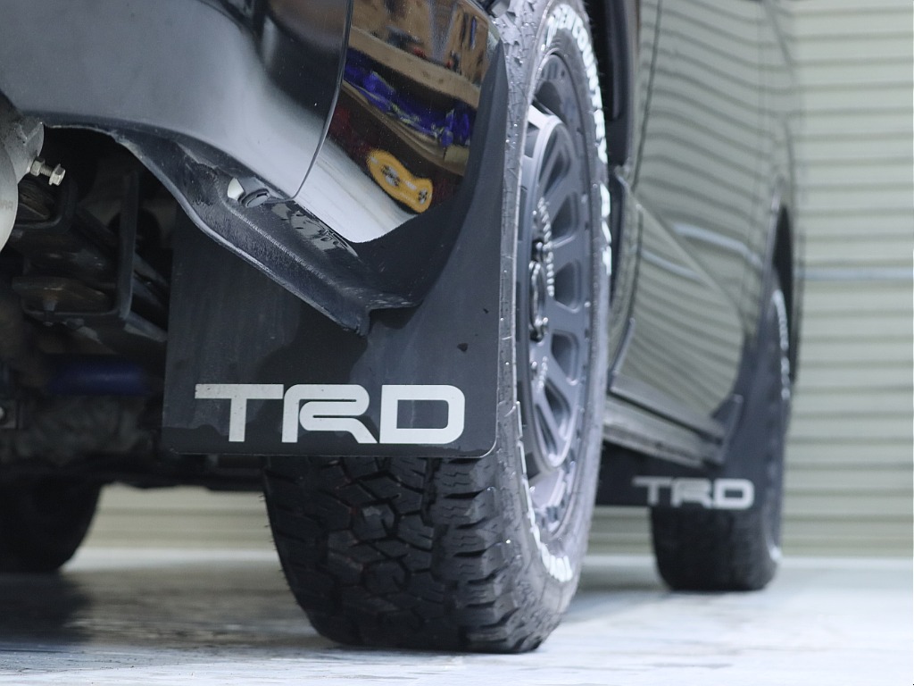 TRDマッドフラップも装備されております！