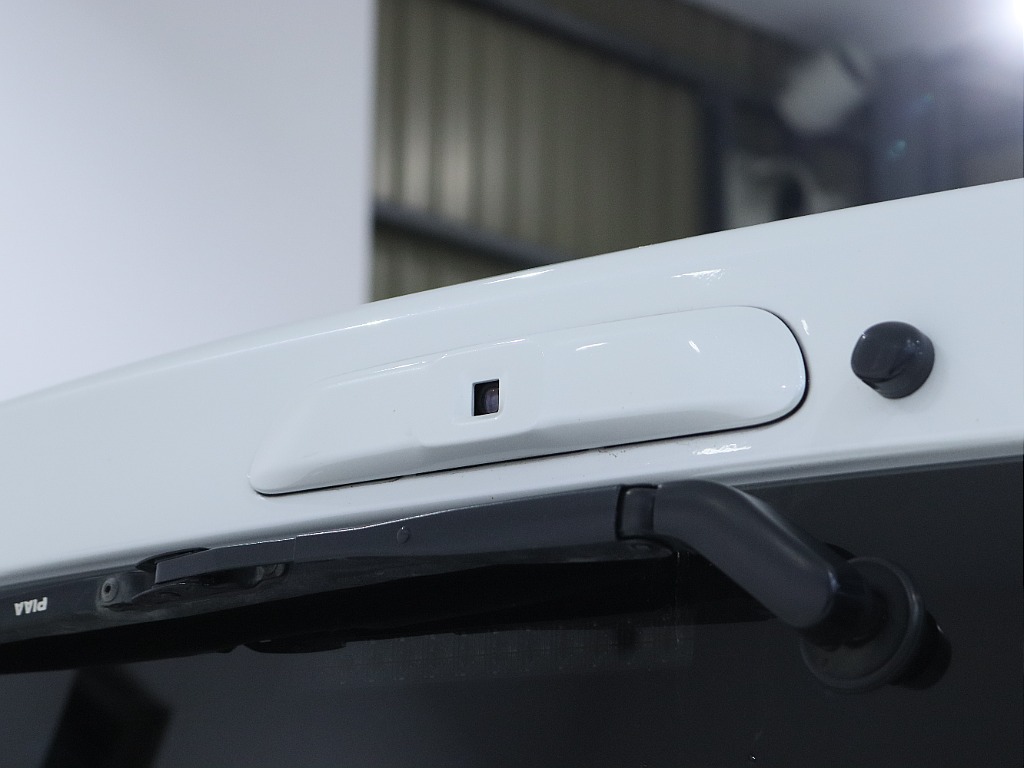 デジタルインナーミラーも装備されております！