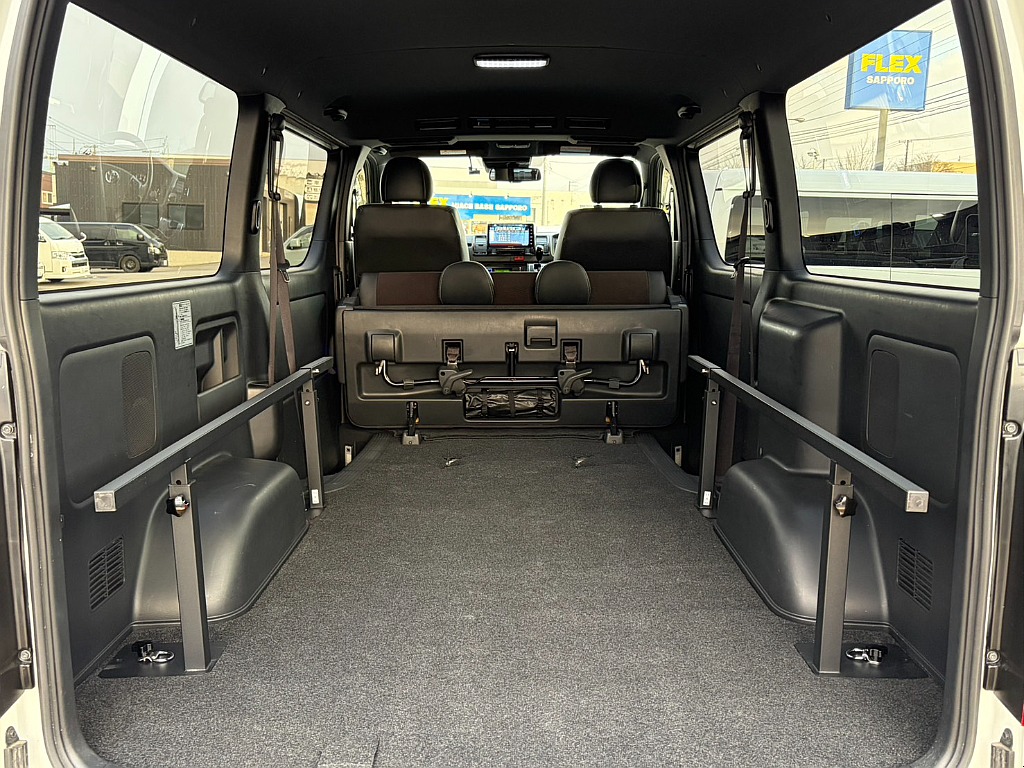 跳ね上げることで更にスペースの確保が可能です！