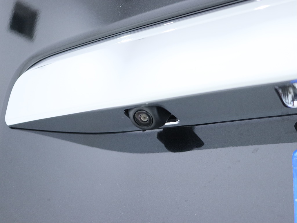 バックカメラももちろんついております！