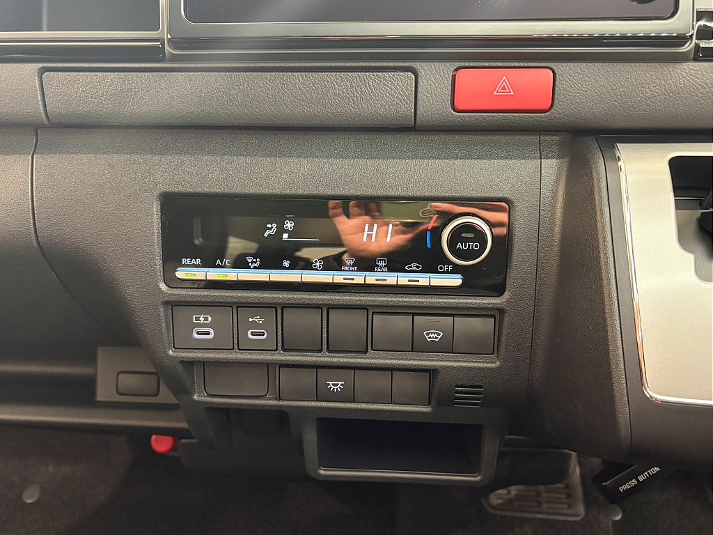 エアコン回りも高級感抜群！