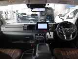 ワイドボディなので広々とした内装になっております☆☆