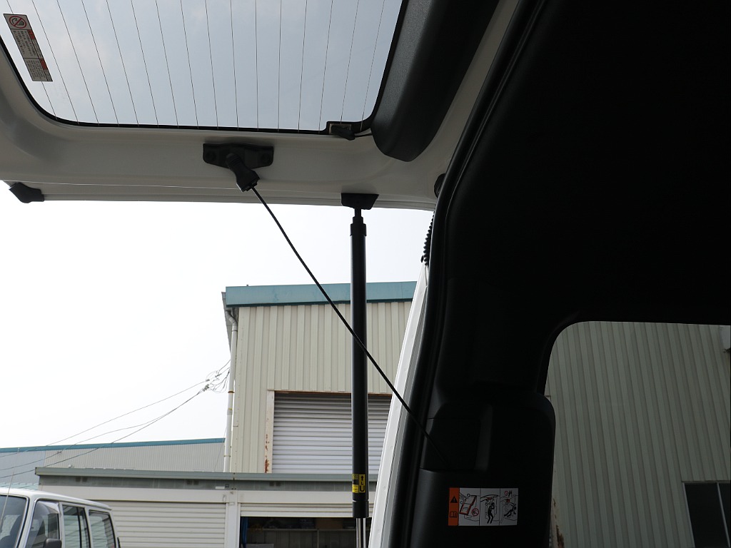 バックドアは9型から開けている途中で止められるようになりました！！