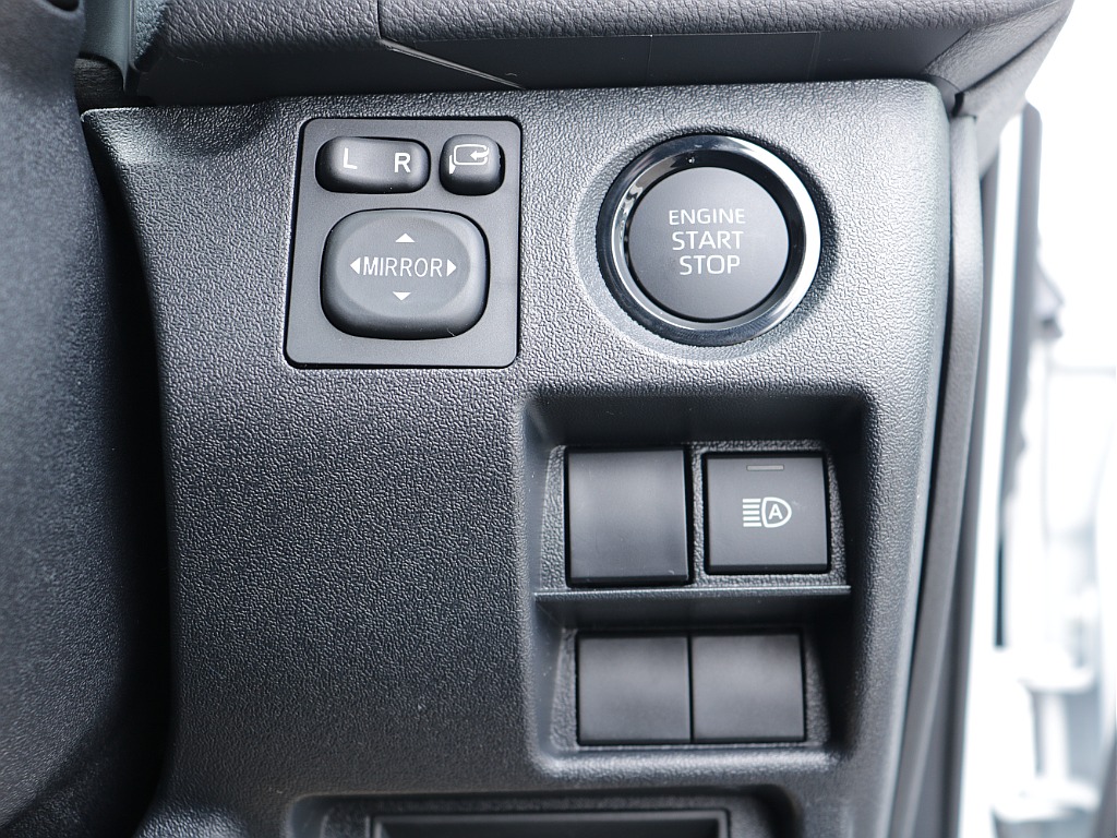 プッシュスタートなど運転する際役立つ装備も充実しております♪