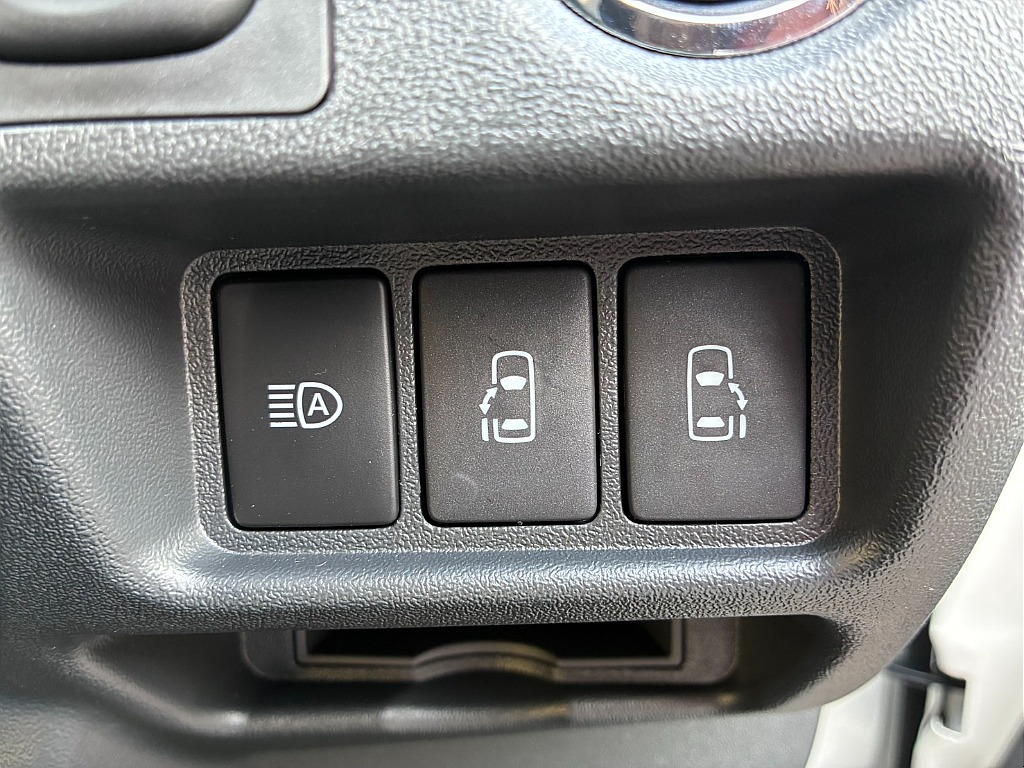 両側パワースライドドア付き！