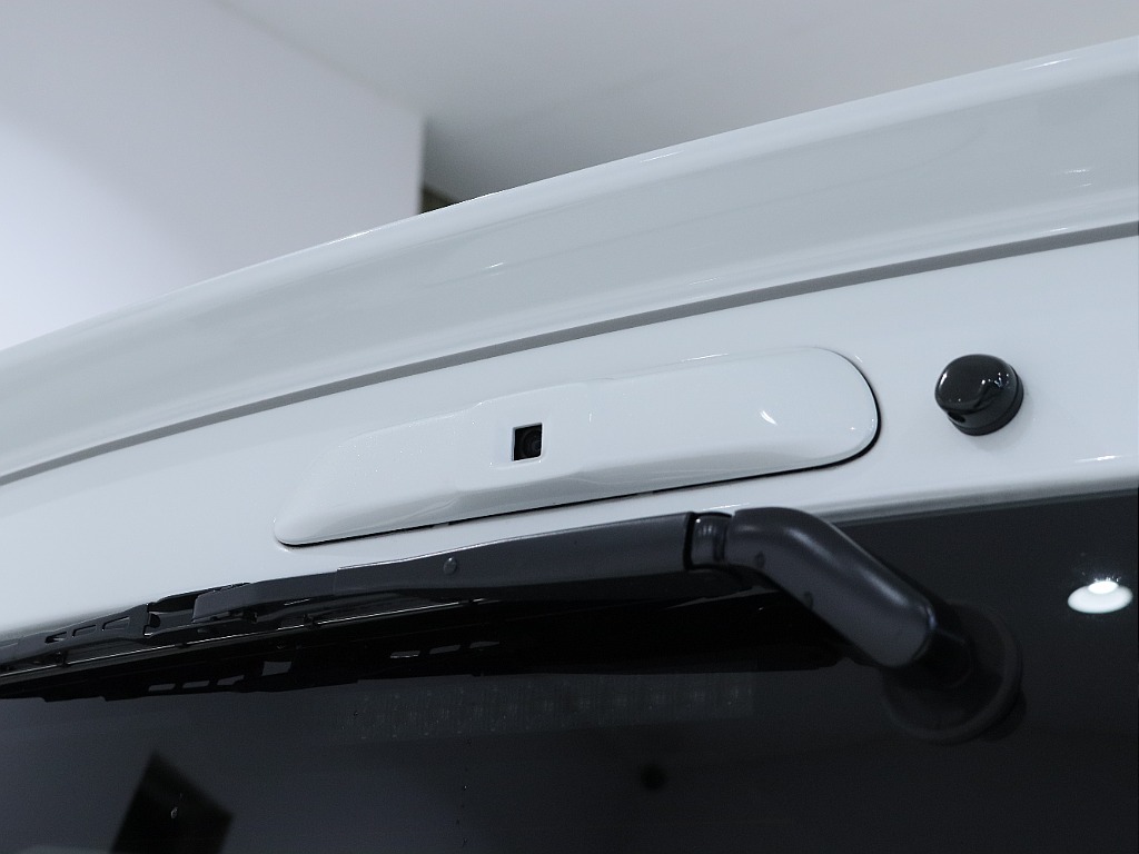 デジタルインナーミラーも装備されております！