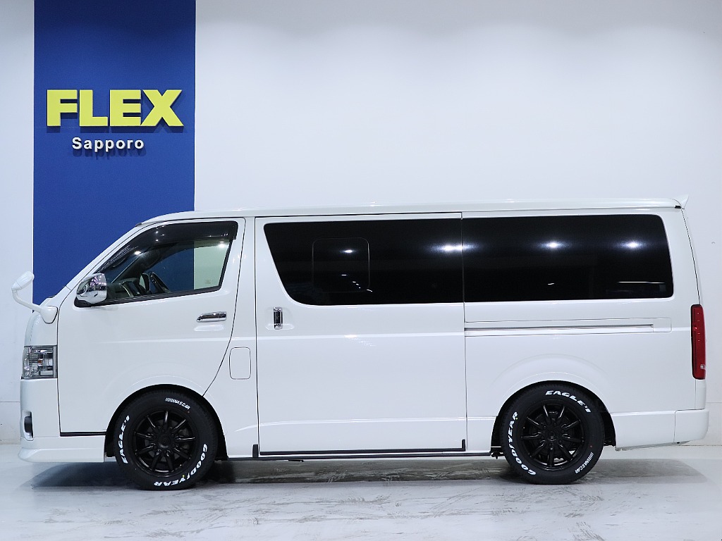 両側スライドドア小窓付き！