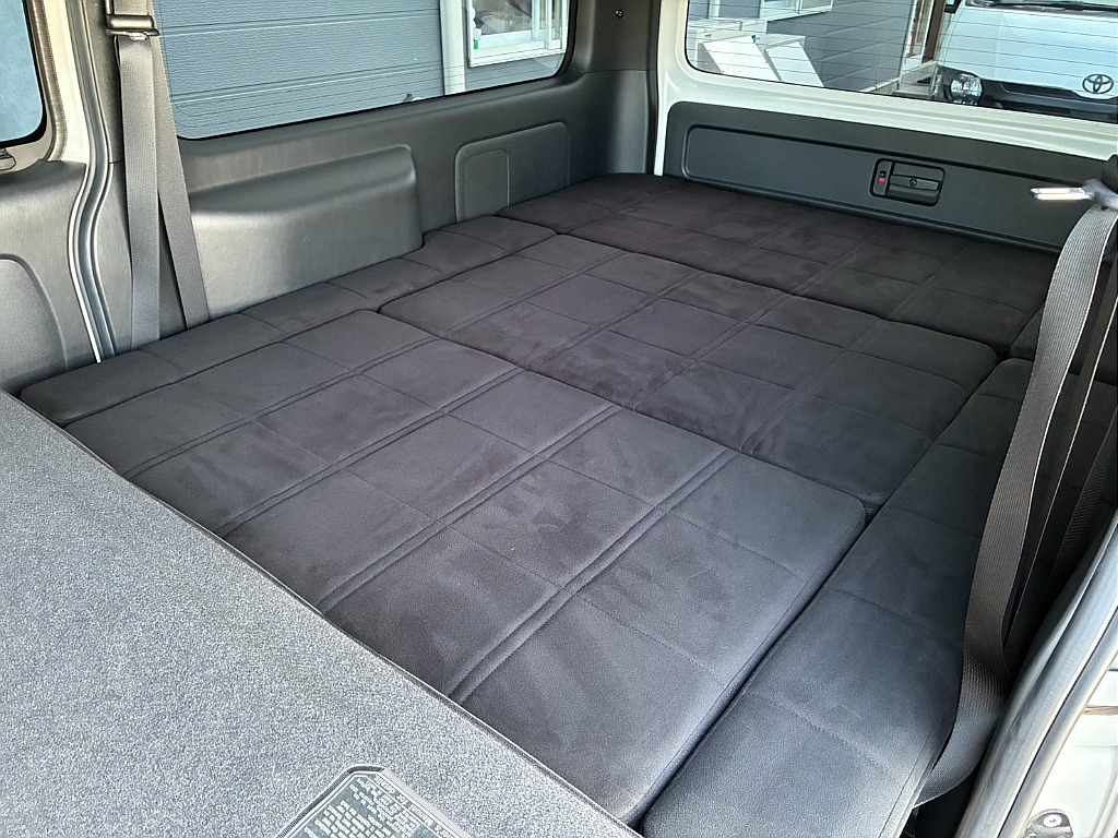 広々と車中泊が可能となっております♪